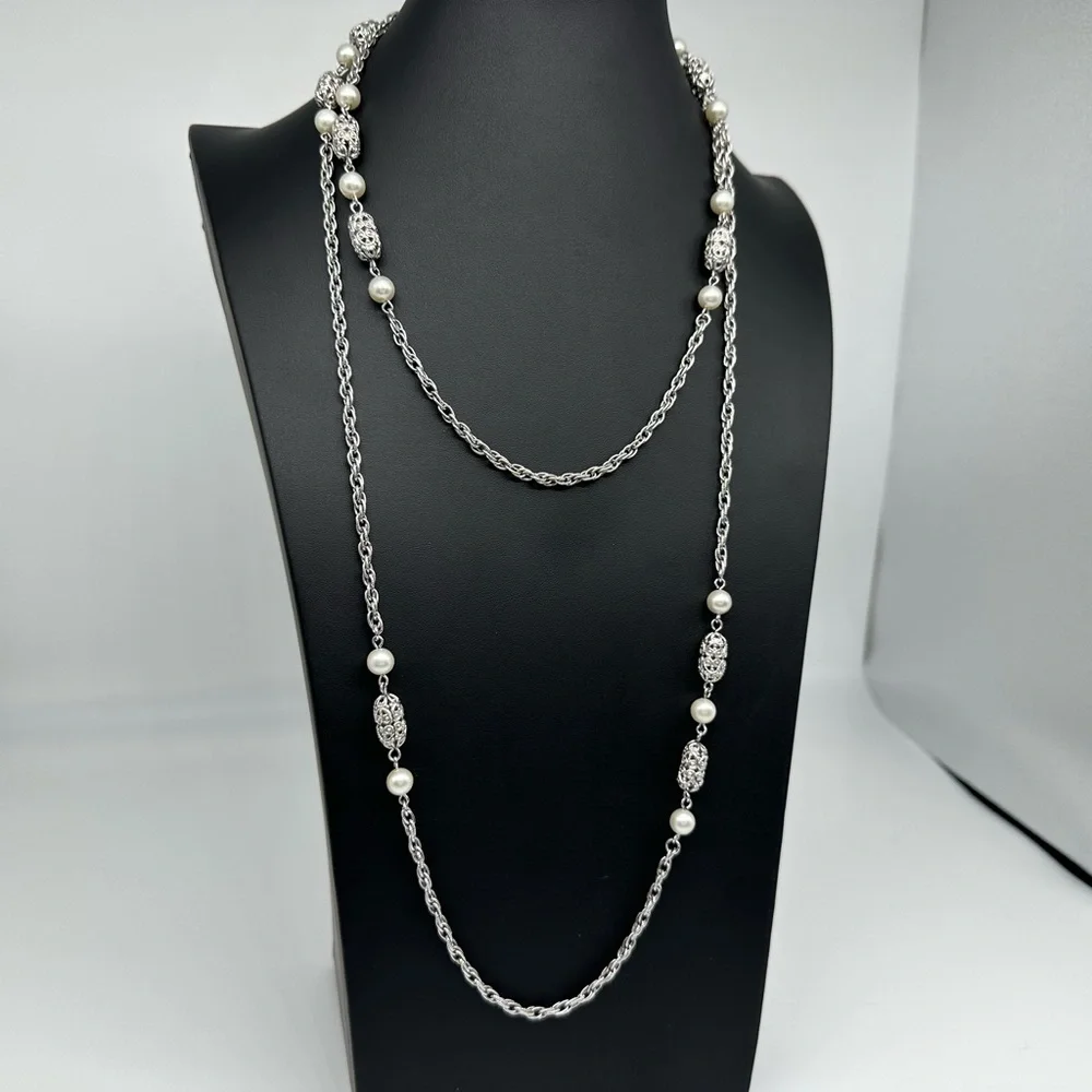 SIGNED SARAH COVENTRY vintage long Pearl silver Necklace Classic Timeless